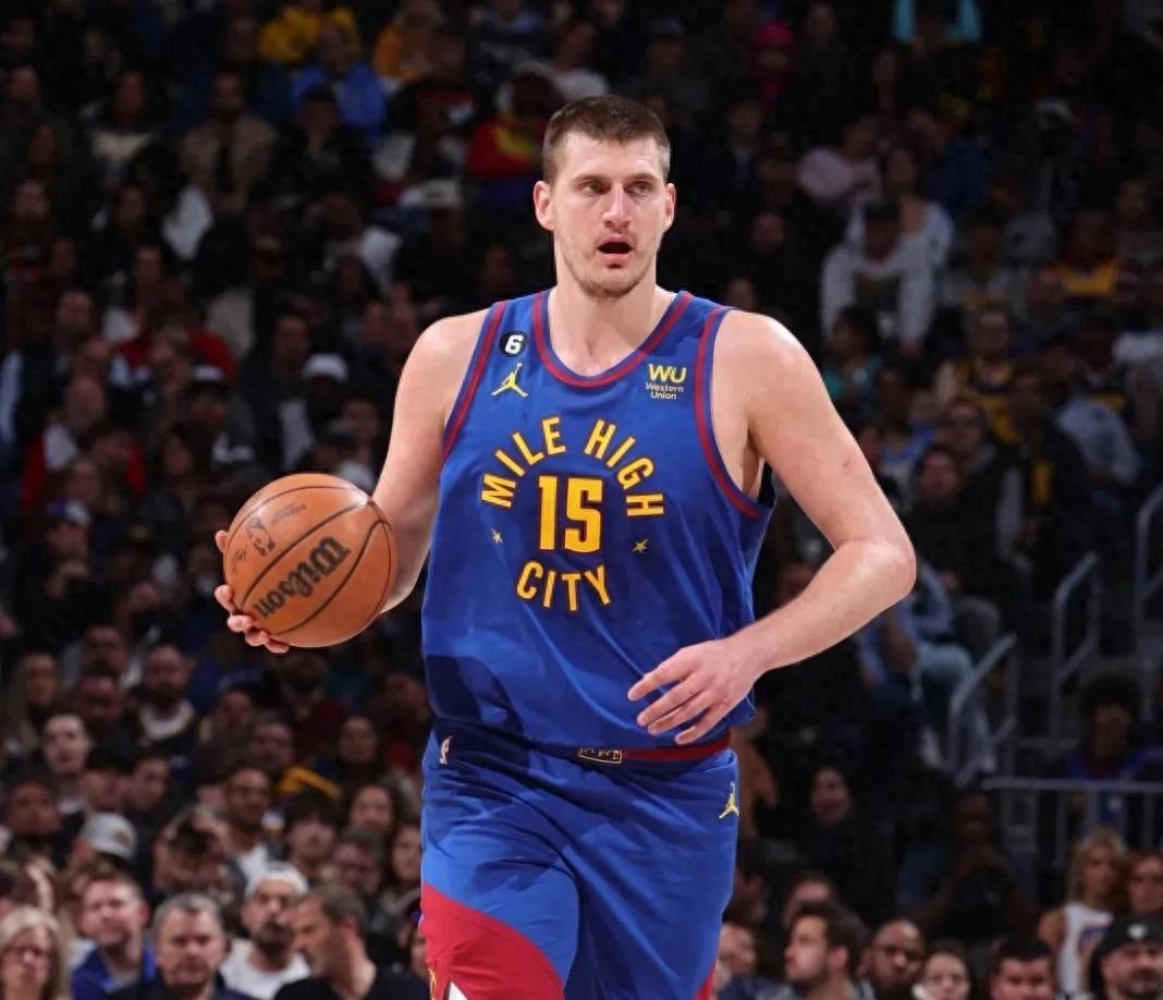 爱游戏APP-包含约基奇技术犯规送分，德约科维奇主帅怒摔战术板！的词条