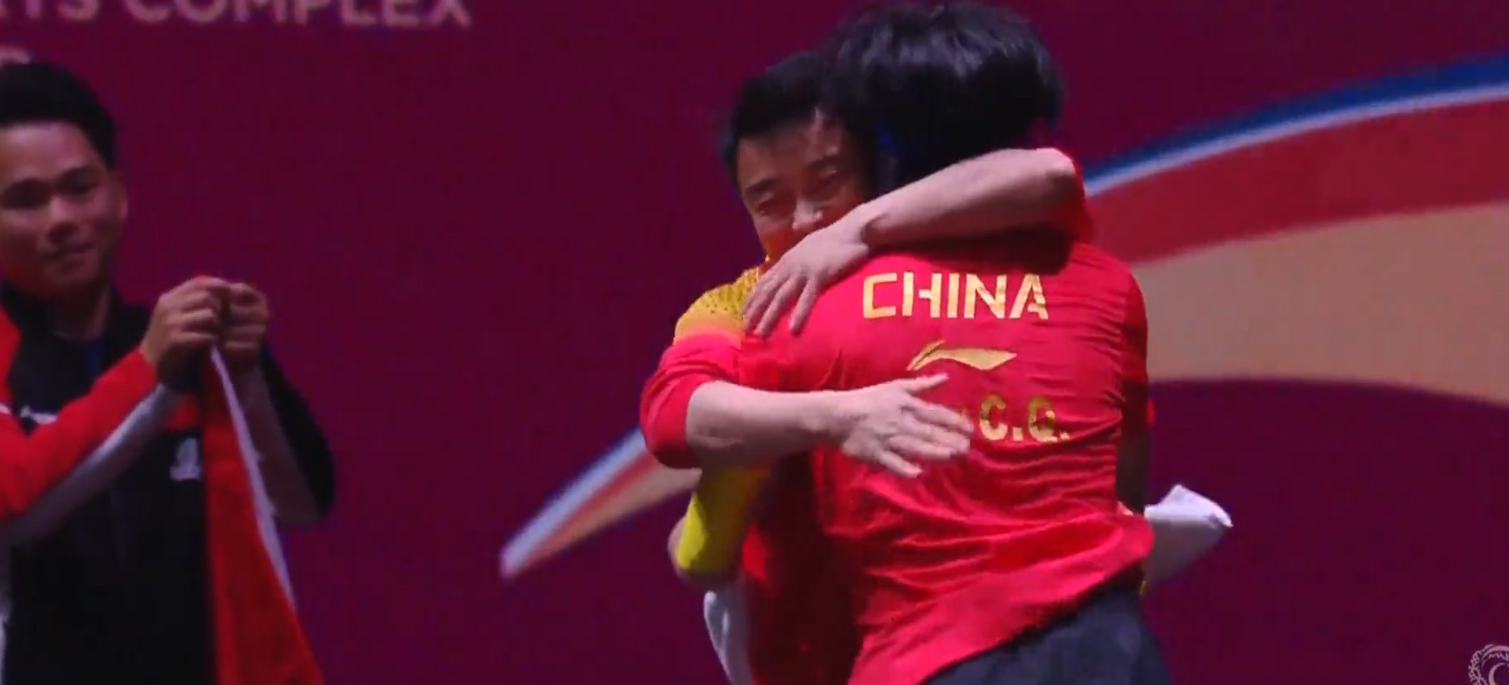 爱游戏APP-国乒刷新世界纪录，海港教练激动落泪！(国乒刷新世界纪录,海港教练激动落泪是真的吗)