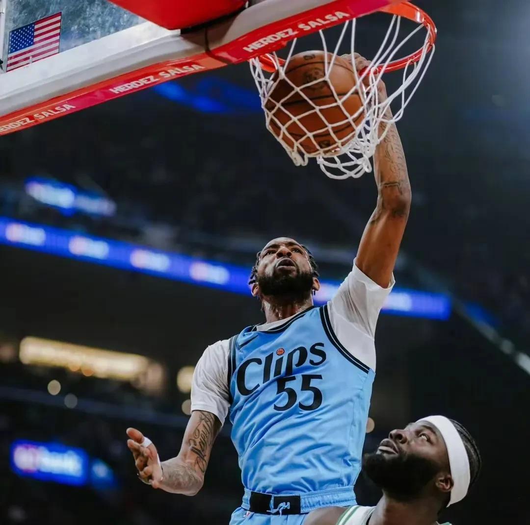 爱游戏-哈登连续十五场比赛得分超过锐不可当，塞尔维亚队不断突破！赢得满堂喝彩的简单介绍