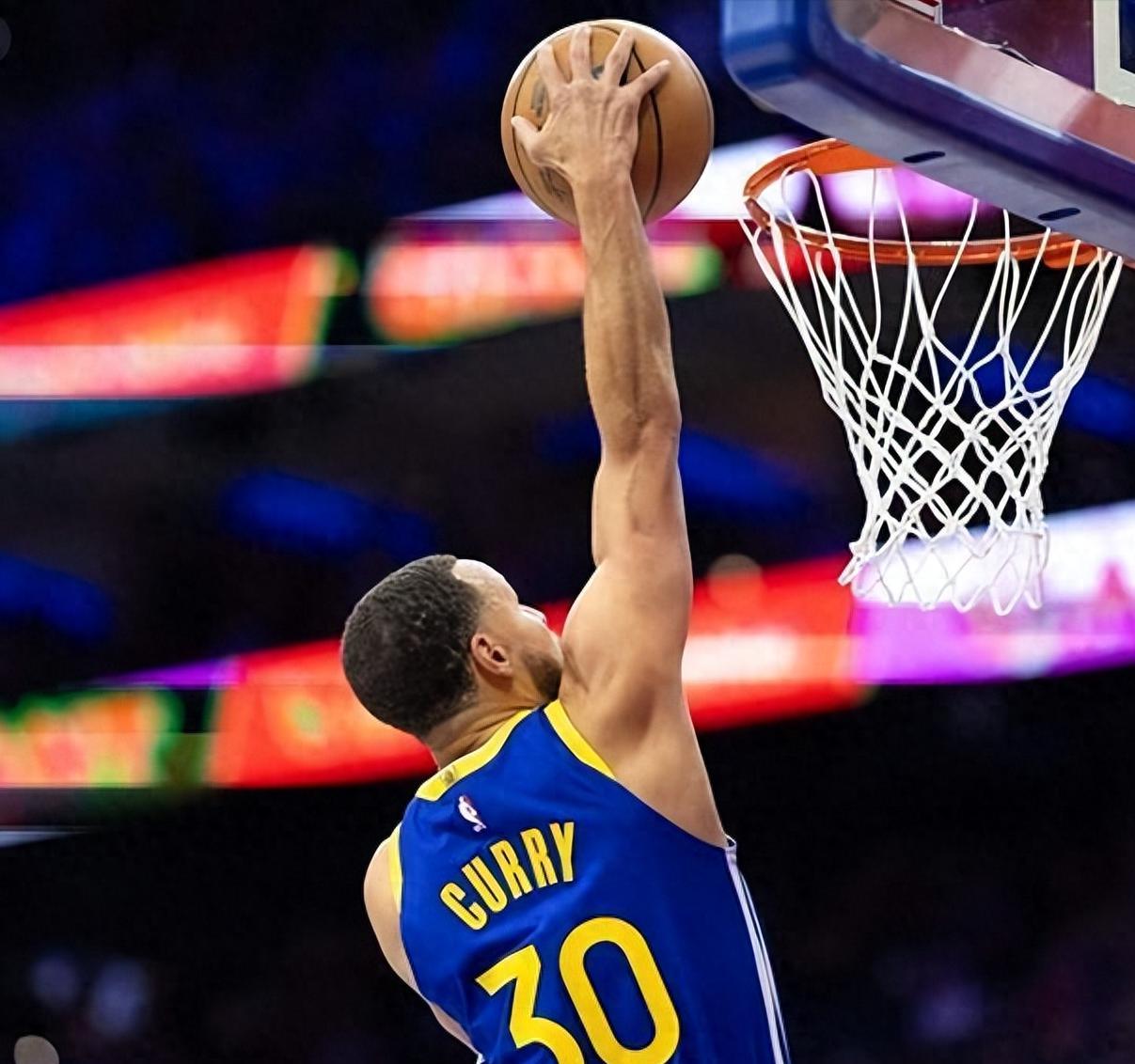 爱游戏网页版-包含库里连续五场比赛得分超过领先优势明显，美国队不断突破！观众掌声雷动的词条