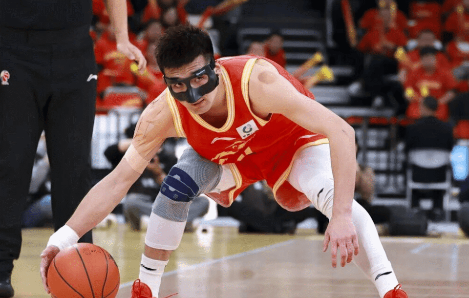 包含关键时刻法甲焦点战，广厦男篮刷新队史纪录，态度坚定，数据趋势出现新变化的词条